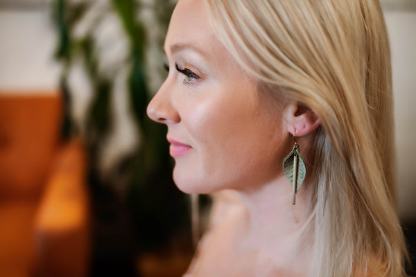 SMALL PINCH TOP EARRINGS | ASSORTED COLOURS