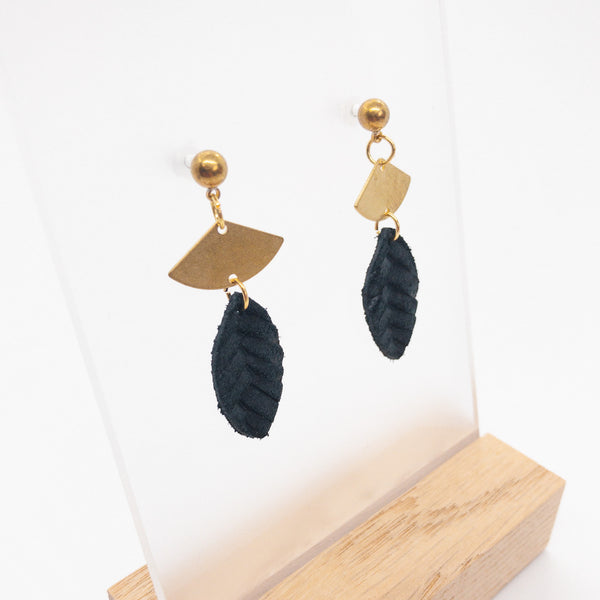 SMALL LEATHER EARRINGS | BLACK